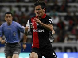 El argentino firmó con los rojinegros por tres años. ARCHIVO  /