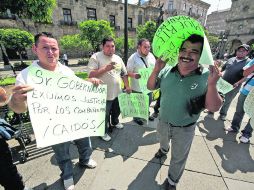 Con leyendas como '¡Nosotros somos trabajadores, no salimos a matar personas!',choferes protestaron frente al Palacio de Gobierno.  /