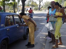 Con la nueva ley migratoria, los cubanos emigrados ya no tendrán la obligación de contar con un permiso de entrada. ARCHIVO  /