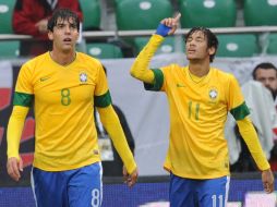 La Selección sudamericana venció a la asiática con dos goles de Neymar (d) y uno de Kaká (i). AP  /