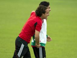 El 'Principito' (i) durante el entrenamiento de la Selección mexicana. ARCHIVO  /