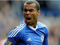 La Federación Inglesa de Futbol sancionó al lateral del Chelsea, Ashley Cole, con 145 mil dólares. ARCHIVO  /