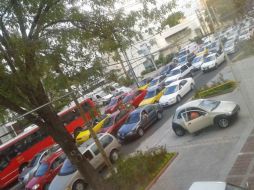 Avenida Vallarta, saturada de tráfico. Imagen de twitter @Johxy  /