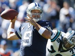Tony Romo, mariscal de campo de los Vaqueros de Dallas, no cometió errores en el partido ante Panteras. AP  /