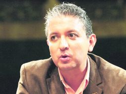 Necesidad. Torres Navarro dice que con un sueldo no alcanza y tener dos o más es algo natural para poder 'mantenerse'.  /