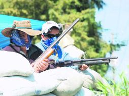Protección. Con barricadas sencillas, los pobladores extreman precauciones y dan el alerta ante cualquier riesgo. ESPECIAL  /