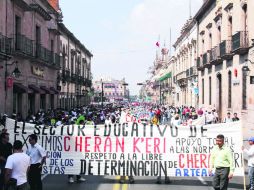 Los normalistas, apoyados por varias organizaciones civiles y la CNTE, bloquearon el Centro de Morelia. EL UNIVERSAL  /