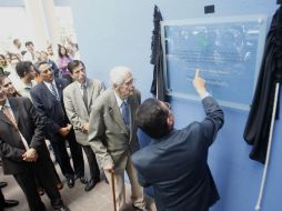 Jesús Mario Rivas Souza develó placa en su honor en las instalaciones del IJCF.  /