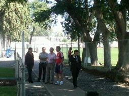 Cruyff observó la práctica rojiblanca y luego empezó con reuniones de trabajo. Imagen de @elopezmota. ESPECIAL  /