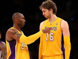 Kobe Bryant y Pau Gasol en uno de lso juegos de pretemporada de los Lakers. AFP  /