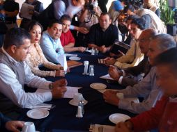 Imagen de algunos ex funcionarios liberados tras el llamado ''michoacanazo''. ARCHIVO  /