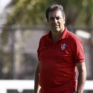 Descartan cese de Tomás Boy