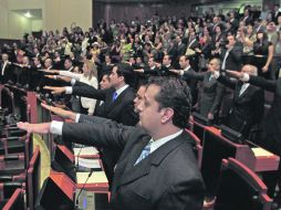 Los diputados integrantes de la próxima Legislatura acudieron al Congreso para rendir protesta. Entran en funciones el 1 de noviembre.  /