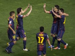 Dos Santos, Fábregas, Pedro y Messi festejan uno de los cinco goles del Barcelona,. AFP  /
