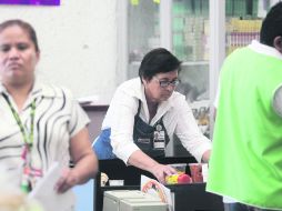 En 2012, la cifra de personas contratadas con discapacidad y de la tercera edad ha llegado la cifra de los siete mil. ARCHIVO  /