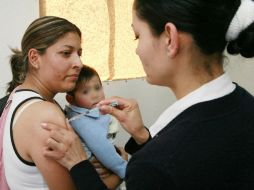 La vacunación se encuentra permanentemente en los módulos de PrevenIMSS. ARCHIVO  /