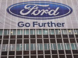 Ford acelerará la transformación de sus operaciones europeas, que este año perderán mil 500 millones de dólares. AFP  /