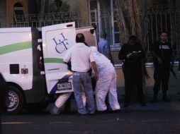Elementos del Instituto Jalisciense de Ciencias Forenses acudieron al lugar para realizar los peritajes correspondientes. ARCHIVO  /
