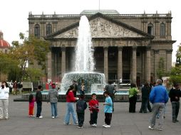 Las fuentes en Plaza Liberación y el andador que lleva a la Explanada del Instituto Cultural Cabañas serán limpiadas. ARCHIVO  /