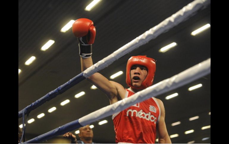 El púgil Óscar Valdez vence la primera báscula en su incursión como profesional. ARCHIVO  /