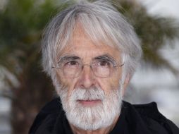 El director austríaco Michael Haneke posa durante la entrega de premios en Cannes. ARCHIVO  /