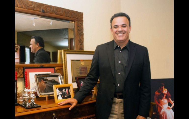 Fernando de la Mora conduce el programa dirigido por Enrique Strauss y Claudia D' Agostino. ARCHIVO  /