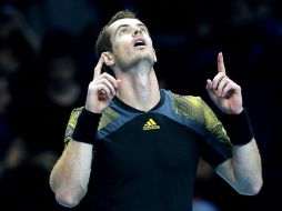 Andy Murray celebra su victoria ante el tenista checo Thomas Berdych en el primer encuentro de la Copa de Maestros. EFE  /