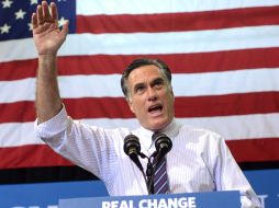El candidato republicano, Mitt Romney, aventaja por un punto al mandatario Barack Obama, según la encuesta. AFP  /