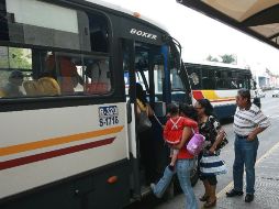 Desde hace tres años no tienen los trabajadores un aumento, a lo que se suma una baja en el número de pasajeros. ARCHIVO  /