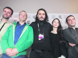 El elenco afirmó que la parte más difícil del rodaje fue comenzar a las tres de la madrugada y bañarse sólo con tres litros de agua.  /