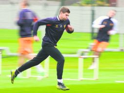Capitán. El incansable Steven Gerrard, de 31 años, es el motor de los Reds ingleses. REUTERS  /