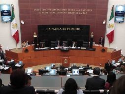 Los senadores de las tres principales fuerzas políticas llevan reunidos, por separado, casi tres horas. ARCHIVO  /