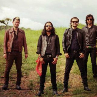 Disidente invita a su fiesta en el Cavaret