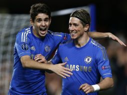 Fernando Torres (d) todavía no ha marcado un gol con la camiseta de los Blues. ARCHIVO  /