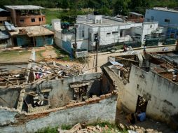 Más de 60 viviendas resultaron averiadas en el municipio de Suárez, por las ondas explosivas de los cilindros-bomba. AFP  /