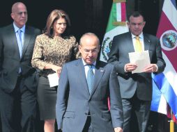 Felipe Calderón reunió a Porfirio Lobos (Honduras), derecha; Laura Chinchilla (Costa Rica) y Dean Barrow (Belice). EL UNIVERSAL  /