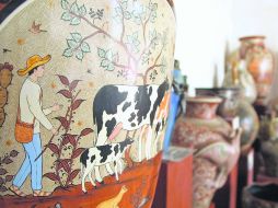 'Eso no se toca'. La directora de cultura de Tonalá, Elena Vargas,  afirma que las piezas de cerámica no serán subastadas.  /