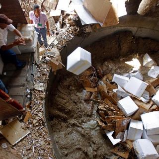 Destruyen material electoral y lo convierten en cartón