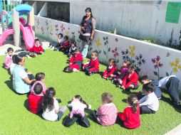 Hora de hacer yoga en el jardín de niños 349 méxico. La escuela ha recibido reconocimientos gracias al impulso que le dio el programa.  /