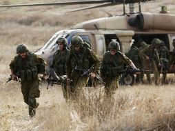 Soldados israelíes entrenan en un similacro de invasión a Gaza. REUTERS  /
