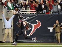 Johnson anota para darle a Houston la victoria. AP  /