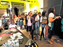 Exitoso. Los centros comerciales lucieron llenos por tercer día consecutivo. NTX  /