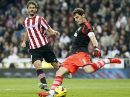 Casillas (d) ya fue elegido portero del FIFA FIFPro World XI en 2008, 2009, 2010 y 2011. EFE  /