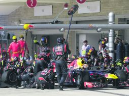 Por todo. Sebastian Vettel sale de los pits, durante la carrera disputada en el Circuito de las Américas. AFP  /