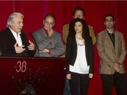 El director de cine argentino, Marcelo Vernego (i), acompañado por los miembros del jurado. EFE  /