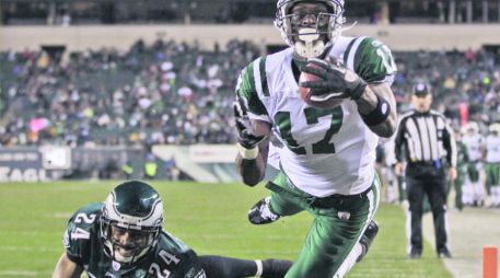 A volar. Plaxico Burress jugó recientemente con los Jets de Nueva York, que lo cortaron previo a la campaña 2012. AP  /