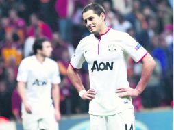 Seco. Javier Hernández lamenta una de las pocas jugadas de gol que tuvo en casa del Galatasaray. AFP  /