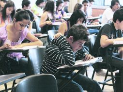Prepas de la UdeG. Por la mala planeación, el bachillerato bilingüe podría no funcionar sino hasta dentro de 10 años.  /