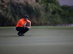 Luke Donald de Inglaterra alinea su tiro en el hoyo 17 durante la tercera ronda. REUTERS  /