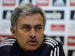 José Mourinho está en su peor momento como técnico madridista, a once puntos en la Liga del Barcelona. AFP  /